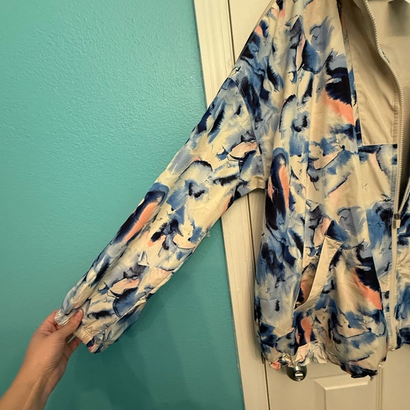 Women’s Hooded WindBreaker - Picture 5 of 7